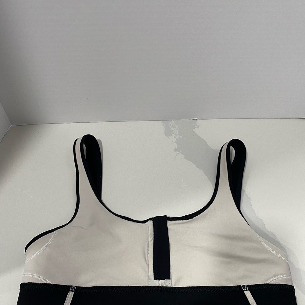 Lululemon front zip black sports bra, size tag missing looks to be a small - Picture 3 of 6